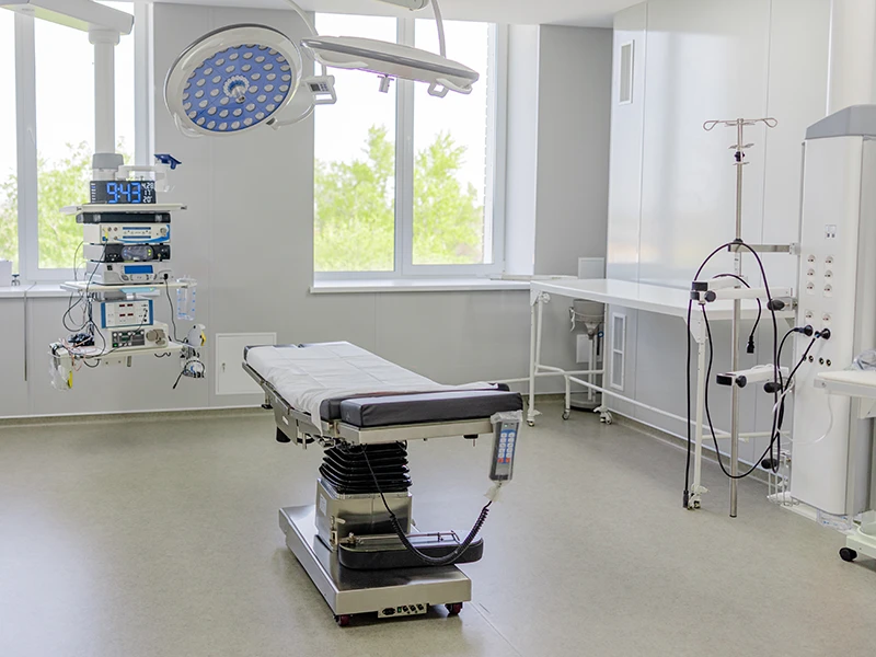 Clean outpatient surgery center operating room with surgical lighting and adjustable table